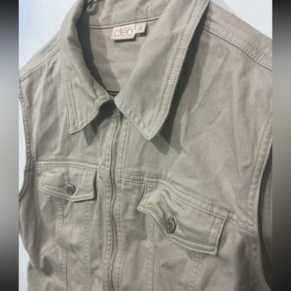 Utility Vest - Picture 5 of 9